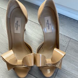Authentic Valentino bow d’orsay nude patent pumps, Size 6